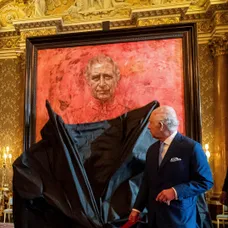 V Londýne predstavili prvý oficiálny portrét britského kráľa Karola III.