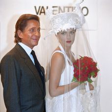 Sharon Stone na prehliadke značky Valentino v roku 1993.