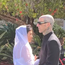 Kourtney Kardashian sa vydala za Travisa Barkera