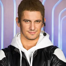 Karol Tóth ako Justin Bieber