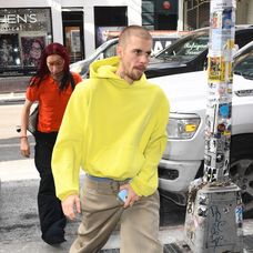 Justin Bieber zamieril do nahrávacieho štúdia v New Yorku, no svojím prázdnym pohľadom vydesil fanúšikov.