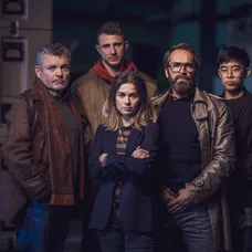 Jiří Štrébl, Jakub Štáfek, Pavla Gajdošíková, Jan Révai a Duy Anh Tran v seriáli Extraktori
