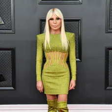 Donatella Versace na 64. ročníku udeľovania hudobných cien Grammy v Las Vegas