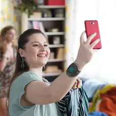 Elcin Afacan ako Melek v Láske na prenájom
