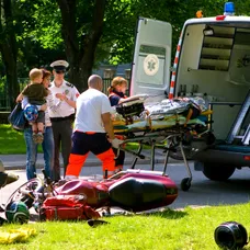 Nehoda Michala a Lucie na motorke v Ordinácii v ružovej záhrade