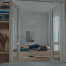 Laura sa preberie po rande s Andrejom.