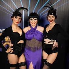 Evelyn sa stala Liza Minelli.