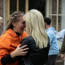 Deň 66, farmári sa konečne dočkali návštev