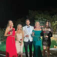 Petrana Galatea Oráčová, Miroslava Hriňáková, Tomáš Tarr, Ingrid Tarrová a Tereza Kosecová v šou Ruža pre nevestu