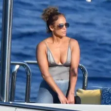 V priliehavom športovom outfite ukázala Jennifer stojace bradavky