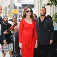 Anne Hathaway si obliekla overal naopak. 