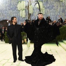 Sam Smith sa zasnúbil s Christianom Cowanom po troch rokoch vzťahu. 