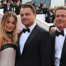 Brad Pitt a Leonardo DiCaprio spolu na červenom koberci v Cannes.