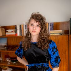 Dámska jazda v Sľube - Lenka a Barbora sa chystajú na ples, Mária, Zita a Magda majú vlastnú párty