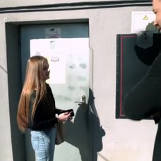Personál pravidelne mešká