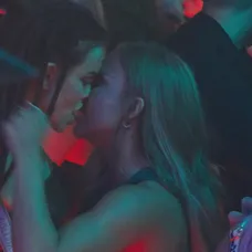 Ráchel s priateľkou Dominikou v pražskom Duplexe.