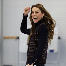 Princ William a princezná Kate si zahrali curling