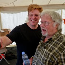 Zomrel Bill Oddie, legendárny komik a moderátor.