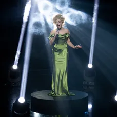 Barbora Piešová - Bound To You (Christina Aguilera)