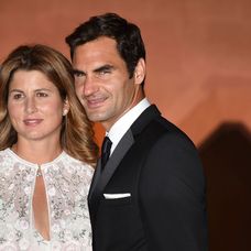Mirka a Roger Federerovci na večierku pre wimbledonských víťazov.