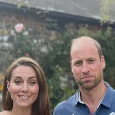Kate a William na novom videu, princ má bradu!