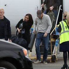 Meghan a Harry už cestujú ako bežní smrteľníci. 