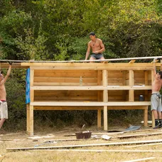 33. deň na statku, z banditov sú už farmári