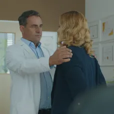 Adela (Lívia Bielovič) pred Adnrejom (Ján Koleník) tají bolestivú vec. Chce, aby pri ňom Richard (Filip Tůma) stál.