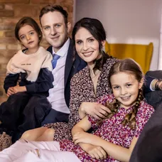 Braňo Mosný a Alžbeta Bartošová so seriálovými deťmi