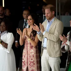 Princ Harry a Meghan prišli do Kolumbie na turné