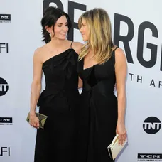 Courteney Cox a Jennifer Aniston na AFI Life Achievement Award Gala v Los Angeles