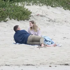 Ava Phillippe s tajomným mladíkom.