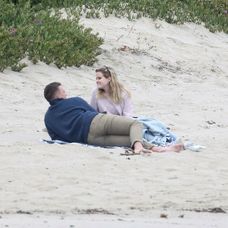Ava Phillippe s tajomným mladíkom.