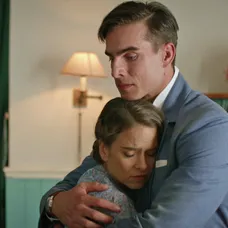 Kristína Svarinská a Adam Bardy v seriáli Dunaj, k vašim službám