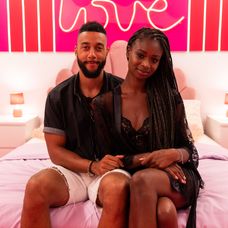 Jacob a Tina v Hideaway