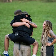 Do duelu ide Peter s Timom, Denis sa vrátil na Farmu