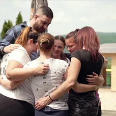 Na nože - Martin v objatí s dievčatami z reštaurácie U mamy