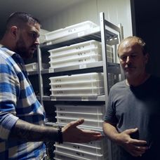 Na nože - Martin s majiteľom reštaurácie The Bank