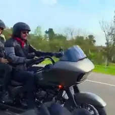 Mario Cimarro a Bronislava Gregušová na motorke v Paraguaji
