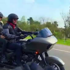 Mario Cimarro a Bronislava Gregušová na motorke v Paraguaji