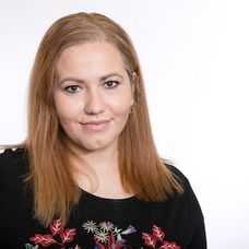 Na snímke ruskí hokejisti a fanúšikovia Ruska oslavujú gól v zápase  OŠ Rusko - Slovinsko.