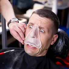 Šesť hodín v maskérskom kresle a z Juraja Loja sa stala Alla Pugacheva