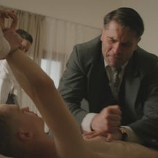 Albert stráca syna a jeho žiaľ trhá srdce na kúsky.