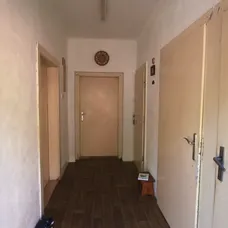 Rodina už roky žije vo viac než 70-ročnom dome, ktorý potrebuje kompletnú rekonštrukciu. 