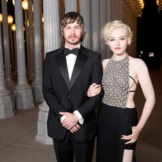 Julia Garner a Mark Foster patrili medzi najromantickejšie páry Hollywoodu.
