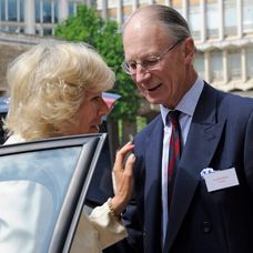 Zomrel strýko princov Williama a Harryho Lord Robert Fellowes