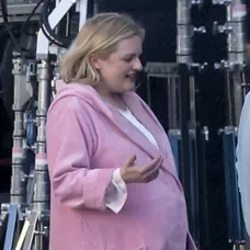Elisabeth Moss je tehotná