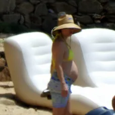 Kate Hudson oddychuje na gréckom ostrove.