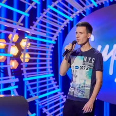 Matúš Lauro s kamarátmi zaspievali v sprievode Mariána Čekovského