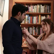 Gizem Karaca ako komisárka Mercan v Nekonečnej láske